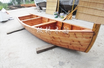 欧式尖头木船